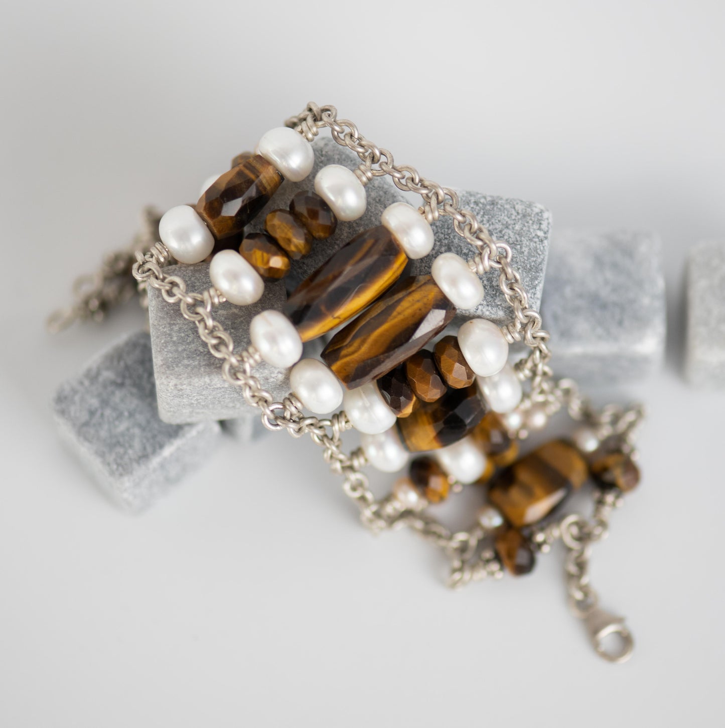 Tiger's Eye and Fresh water pearls Bracelet