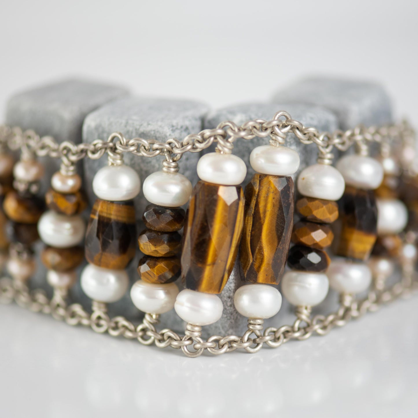 Tiger's Eye and Fresh water pearls Bracelet